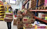 Hà Nội: Hàng hóa dồi dào, thực phẩm rau xanh giảm giá ở siêu thị